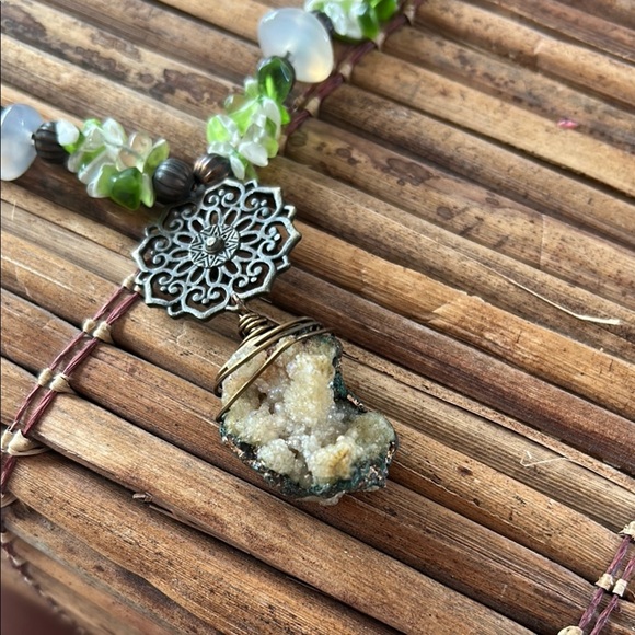 Artisanal Green and Silver Necklace with Ornate Pendant - Picture 3 of 13